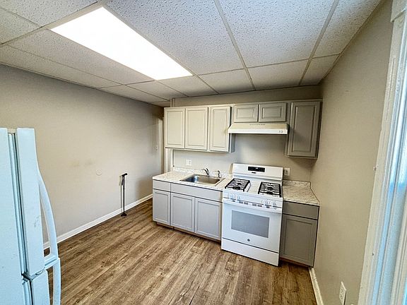 4th image of 815 N Silk St