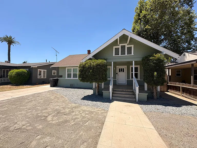 1029 N Highland St — Photo 1