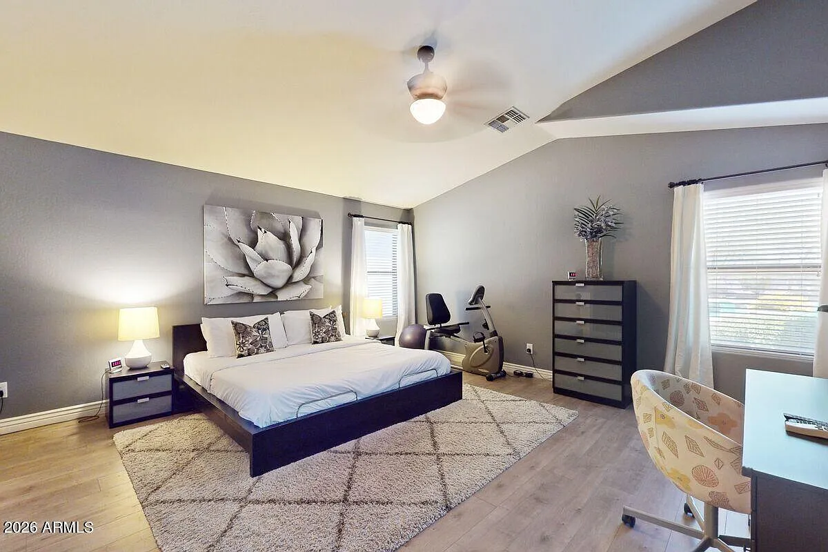 3 bed, 2.0 bath, 1849 sqft, $6,000 — Photo 3
