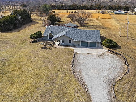 4th image of 4439 NE Meriden Rd