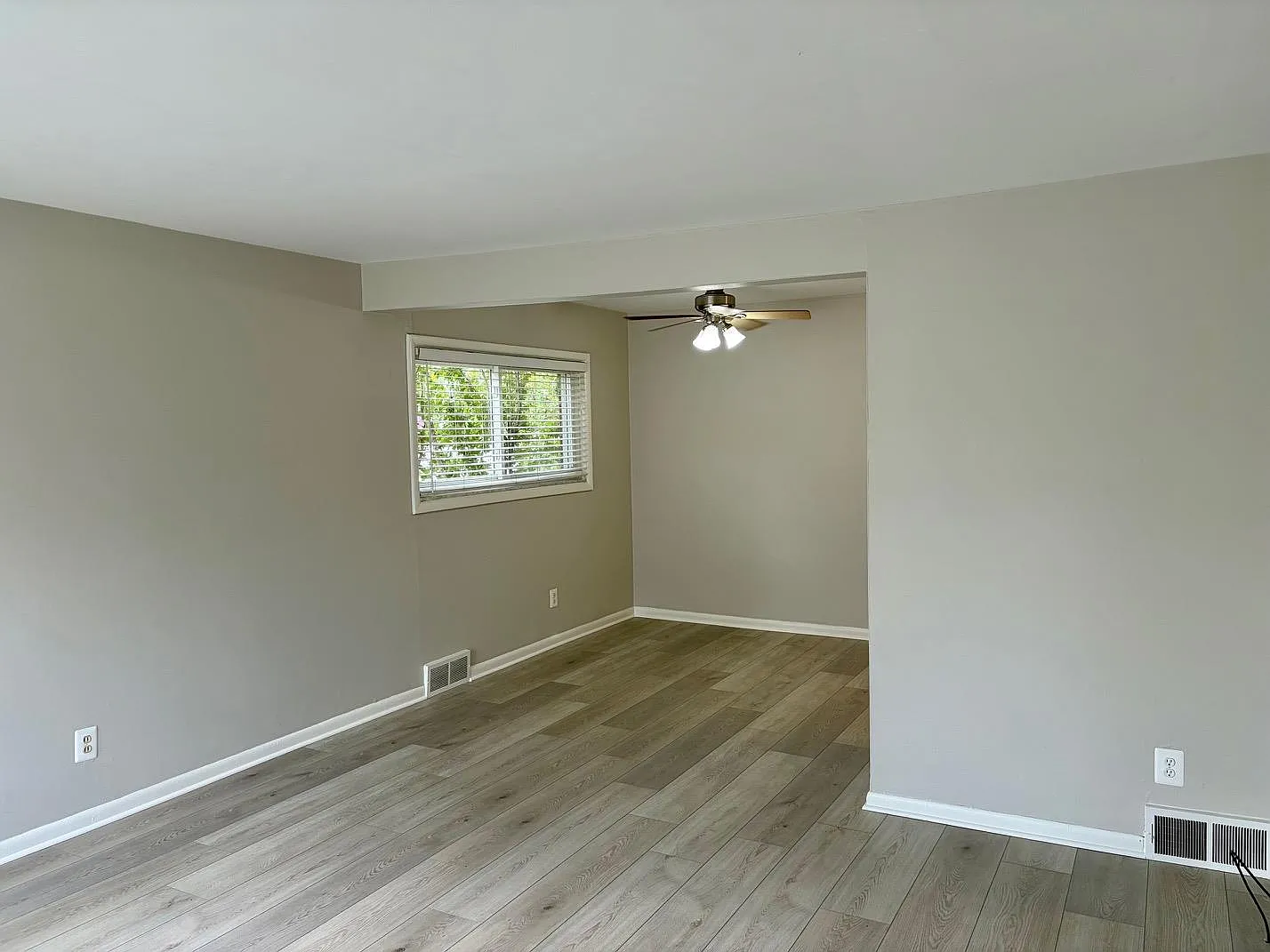 2 bed, 1.0 bath, 917 sqft, $1,975 — Photo 4
