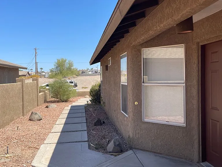 1171 Regency Dr — Photo 2