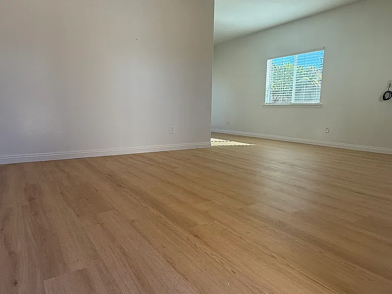 3242 Charlotte Ave — Photo 4