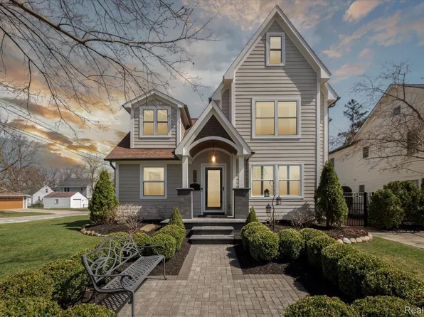 498 Sunset St, Plymouth, MI 48170