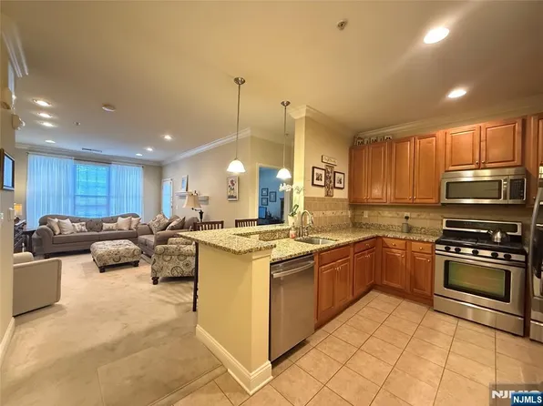 6110 Brookhaven Ct, Riverdale, NJ 07457