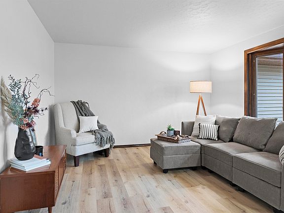 4th image of 2540 Sun Ter