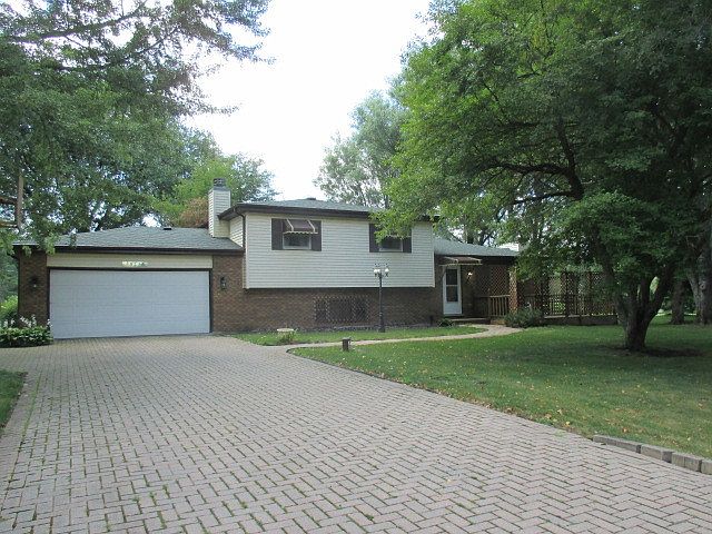 1st image of 6N716 Crestwood Dr