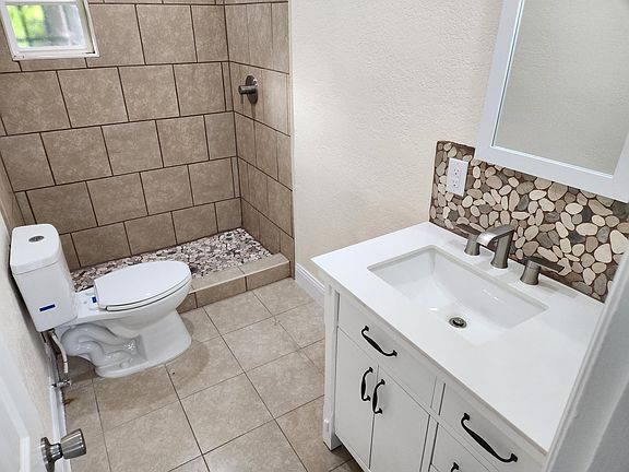 5th image of 3915 Pierce Ave #4
