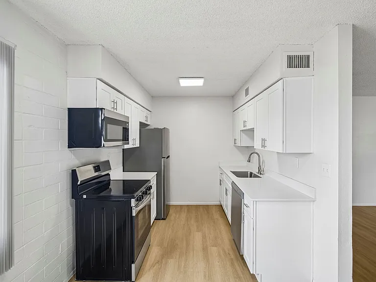 Catalina View Apartments — Photo 78