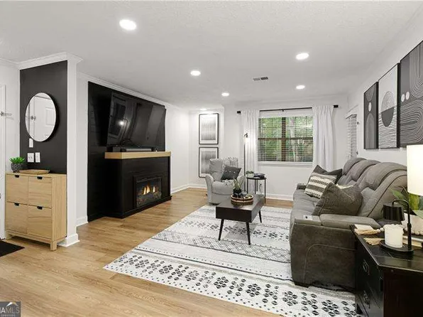 107 Barrington Hills Dr, Sandy Springs, GA 30350