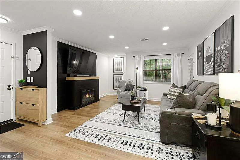 107 Barrington Hills Dr photo 1