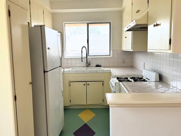 1745 Colby Ave #10 — Photo 2