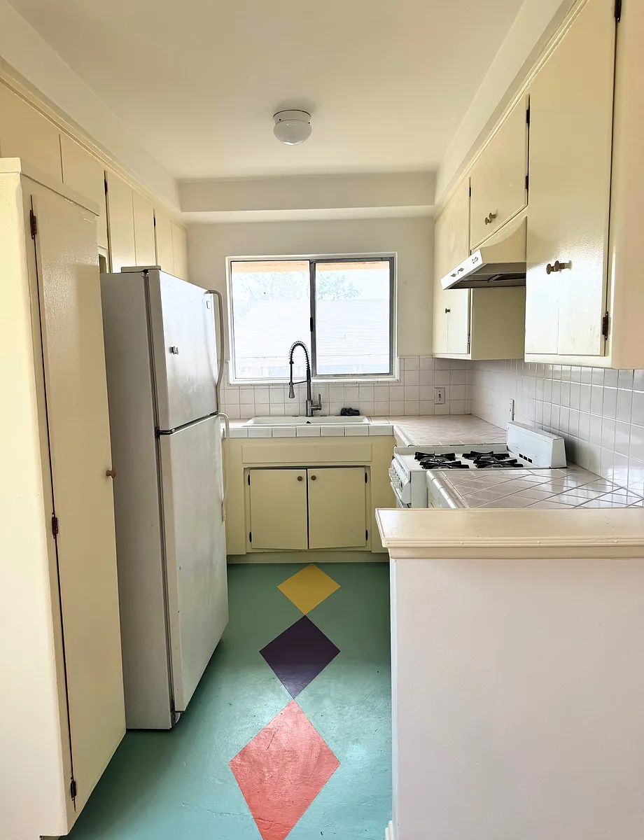 Building Photo - 1745 Colby Ave #10
