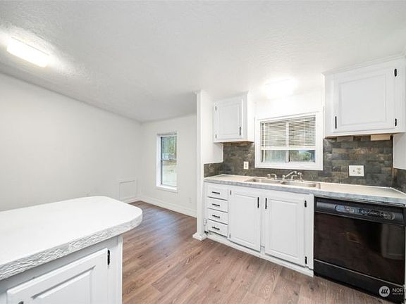 5th image of 651 King Valley Dr