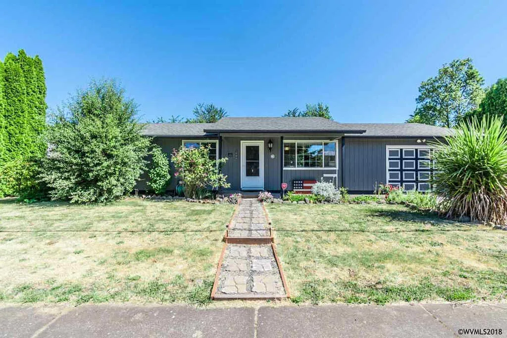 1565 W Oak St photo 1