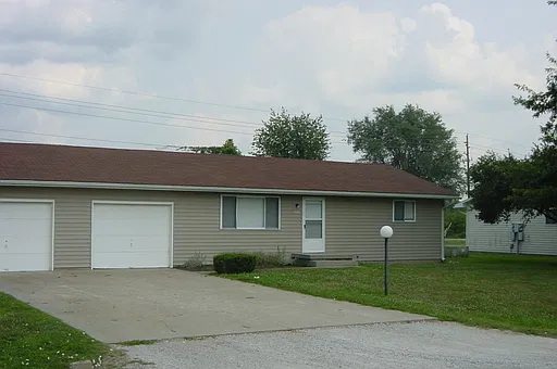 2 bed, 1.5 bath, 988 sqft, $1,100 — Photo 2