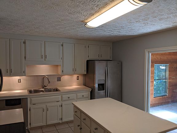 5th image of 2615 Rocky Springs Dr