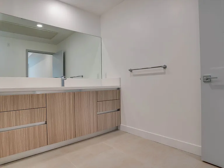 1540 S Hayworth Ave #202 — Photo 12