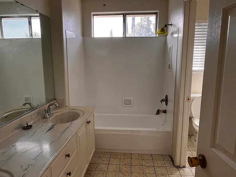 1233 Edinburg Ct — Photo 30
