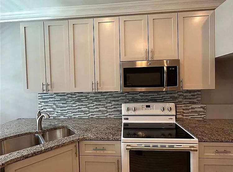 1st image of 2714 Prado Ln #2