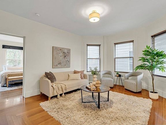 3rd image of 456 Medford St APT 3