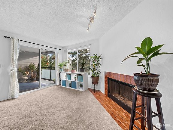 4th image of 2515 NE 4th Street #522