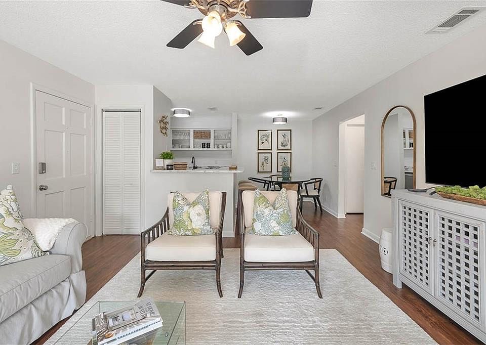 1st image of 850 Mallery St #8T