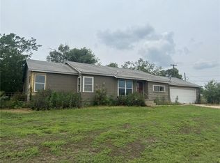 409 N 7th St, Mountain View, OK 73062