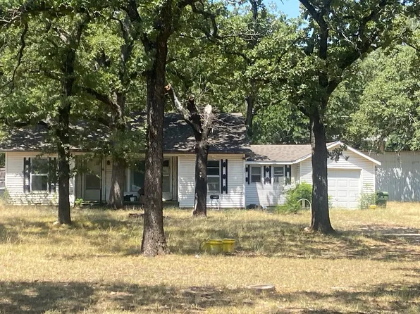 909 Sportsman Park Rd, Azle, TX 76020