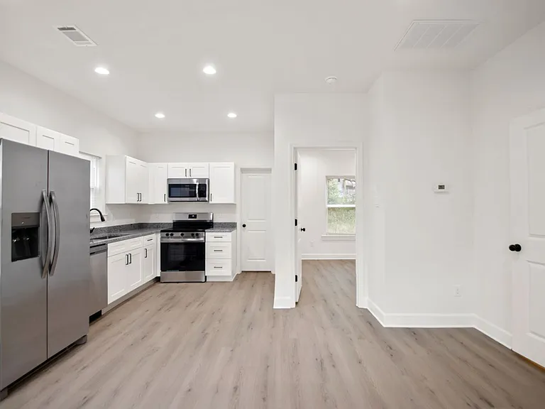 212 S Park St — Photo 2