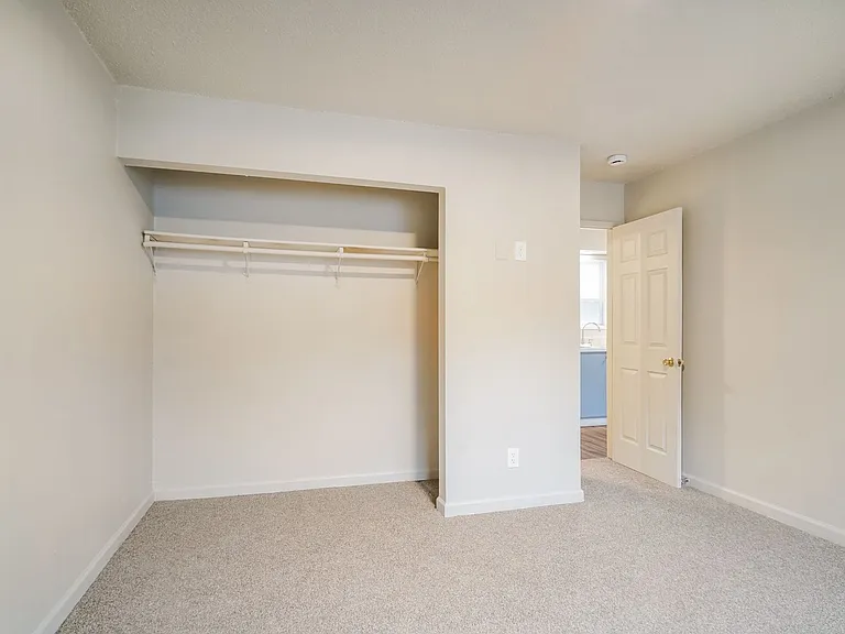 Willow Lake Apartments — Photo 19
