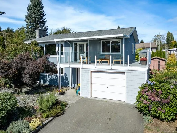 2158 Downey Ave, Comox, BC V9M 1W8