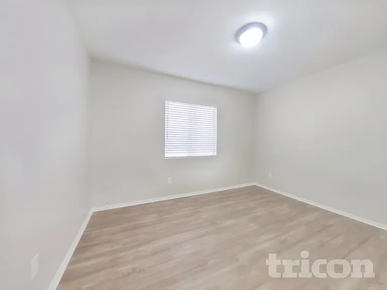 9215 W Sandra Ter — Photo 17