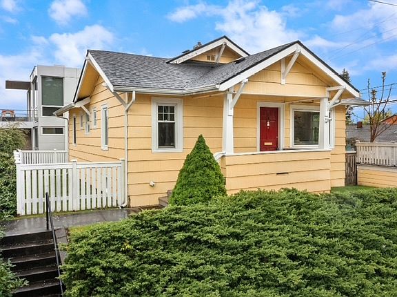 Adorable elevated location in a beautiful neighborhood!