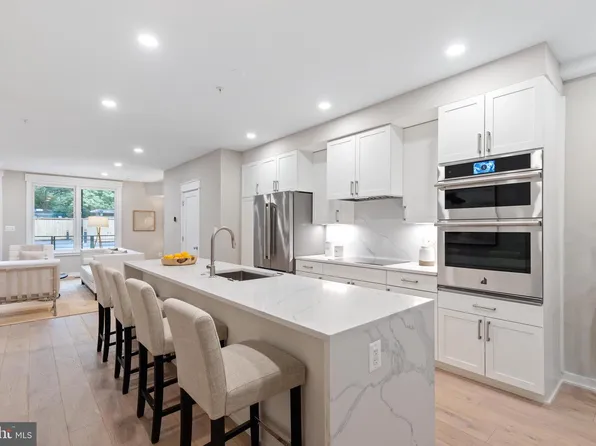 412 Washington #D-b, Washington, DC 20003