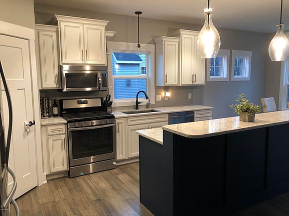 3rd image of 553 Highlander Dr NE