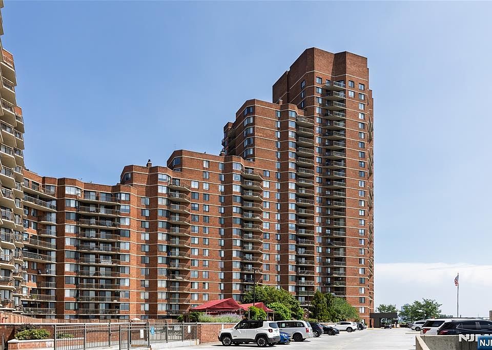 1st image of 2105 Harmon Cove Tower