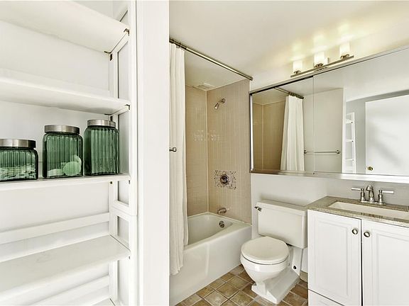 5th image of 29 King St APT 4G
