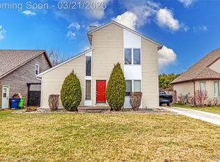 39671 Arbor St, Harrison Township, MI