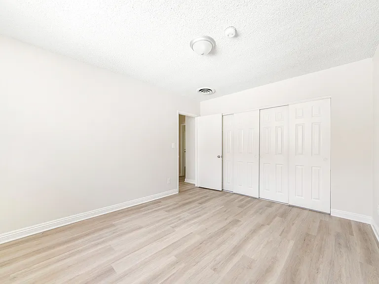 12858 Oxnard St #5 — Photo 15