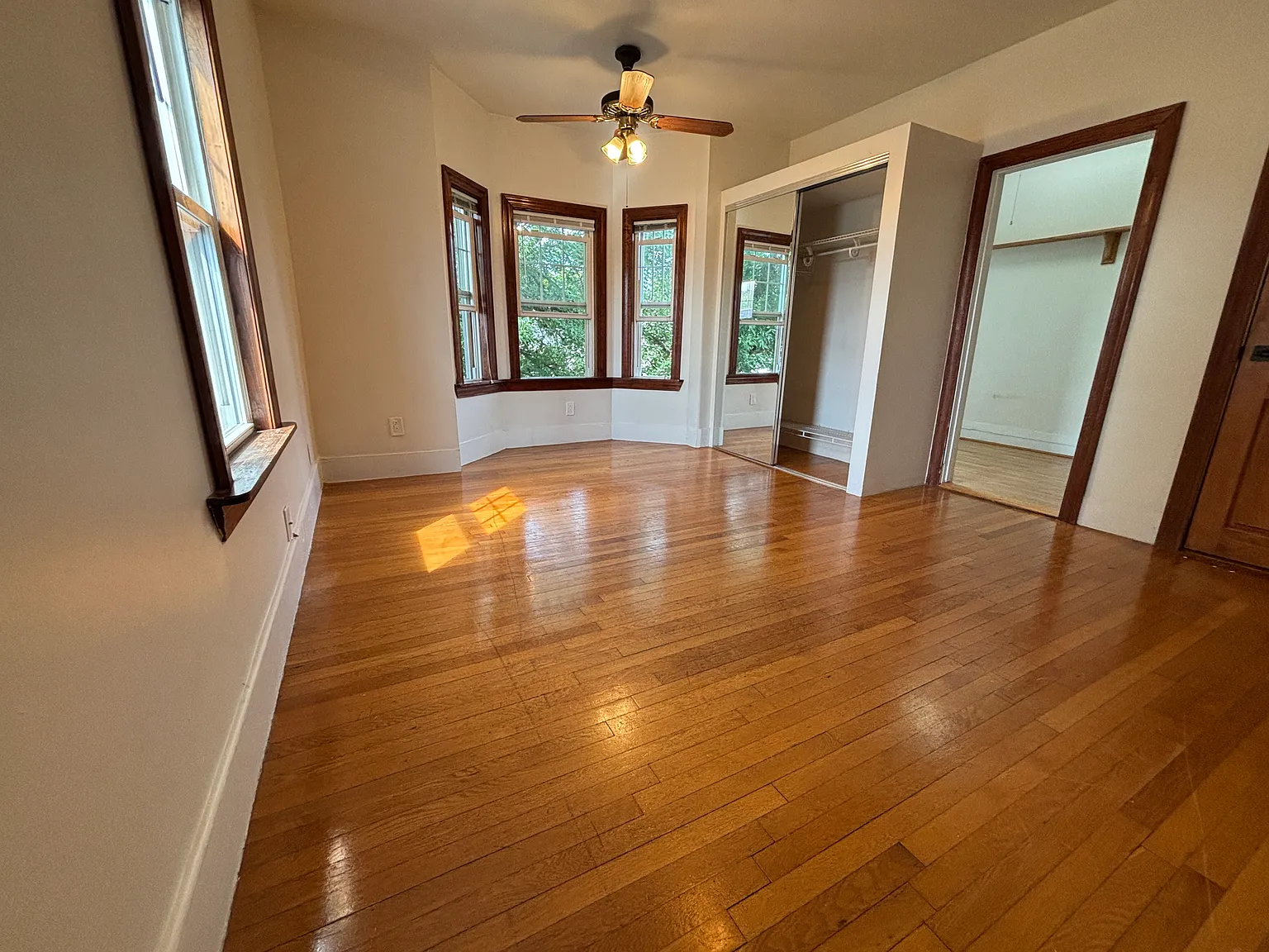 3 bed, 1100 sqft, $3,650 — Photo 1