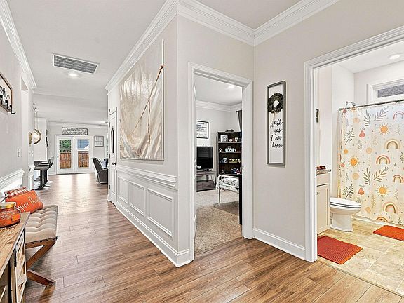 5th image of 303 Pollyanna Dr