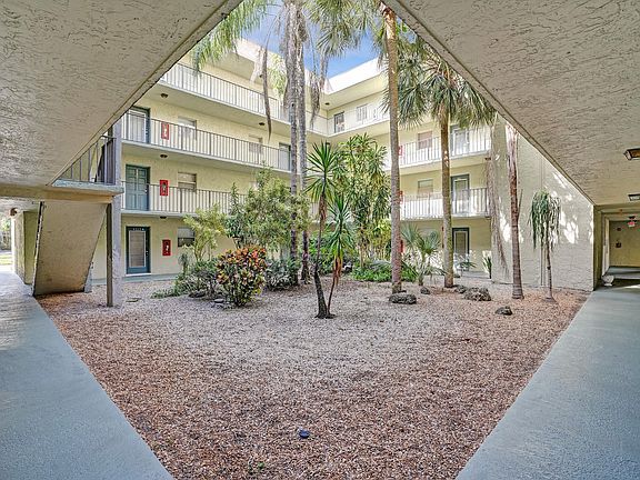 2nd image of 1830 N Lauderdale Avenue #4115