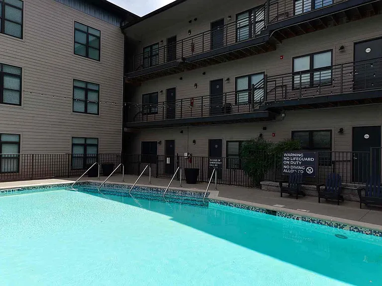 Ellis Germantown — Photo 24