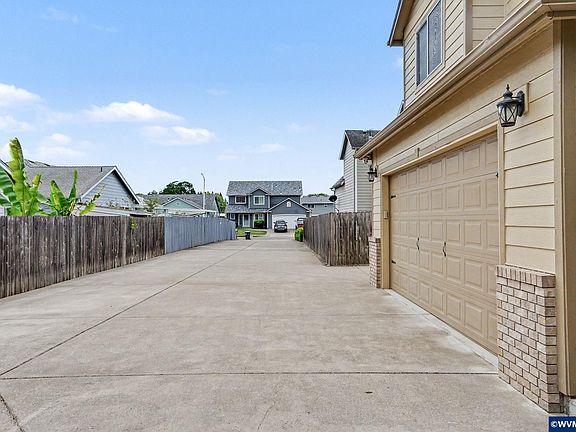 4th image of 4334 Log Dr NE