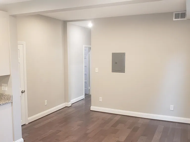 711 Gladstone Ave #D — Photo 11