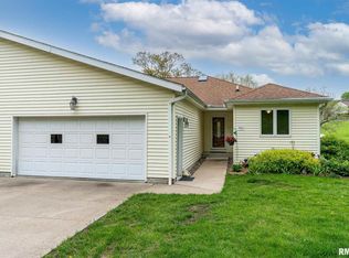 3401 Valley Oaks Dr, Clinton, IA 52732