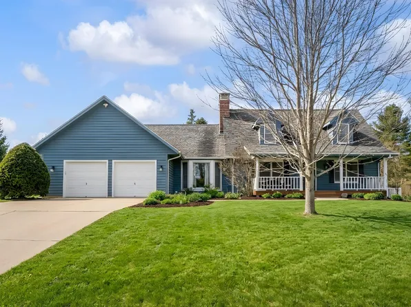 3140 Bluffwood Pl, Saint Joseph, MI 49085