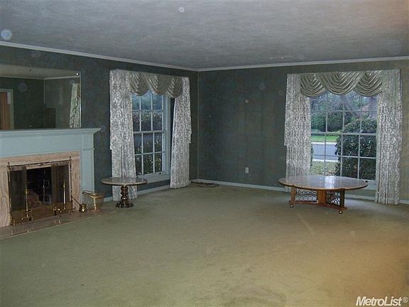 4th image of 105 Bartlett Ave