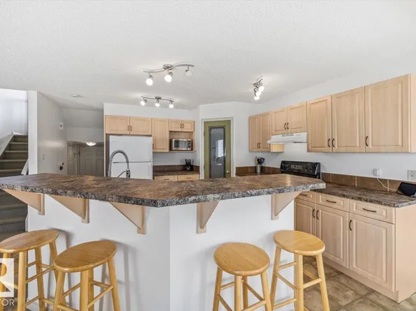 8509 7th Ave SW, Edmonton, AB T6X 1J2